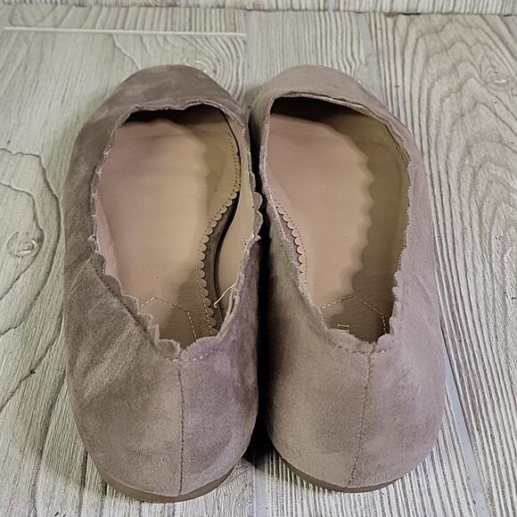 Isaac Mizrahi Taupe Scalloped Edge Slip On Flats Womens Size 9 - Picture 5 of 11